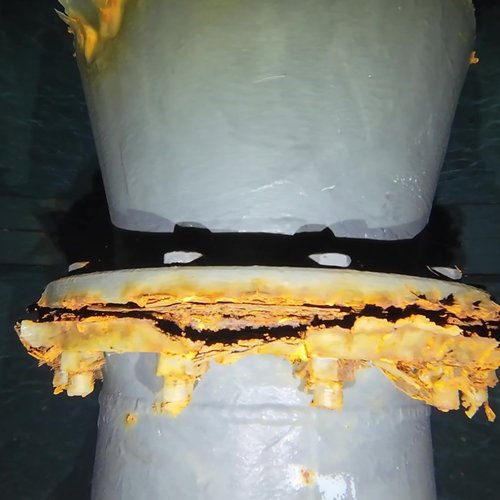 Sprinklertank-Inspektion: Stahltank, 30 Jahre – Rohrschelle Flansch Stark Korrodiert Sedimente
